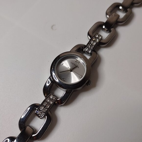 7.5 Inch Geneva Metal Chain Link Watch - Picture 1 of 11